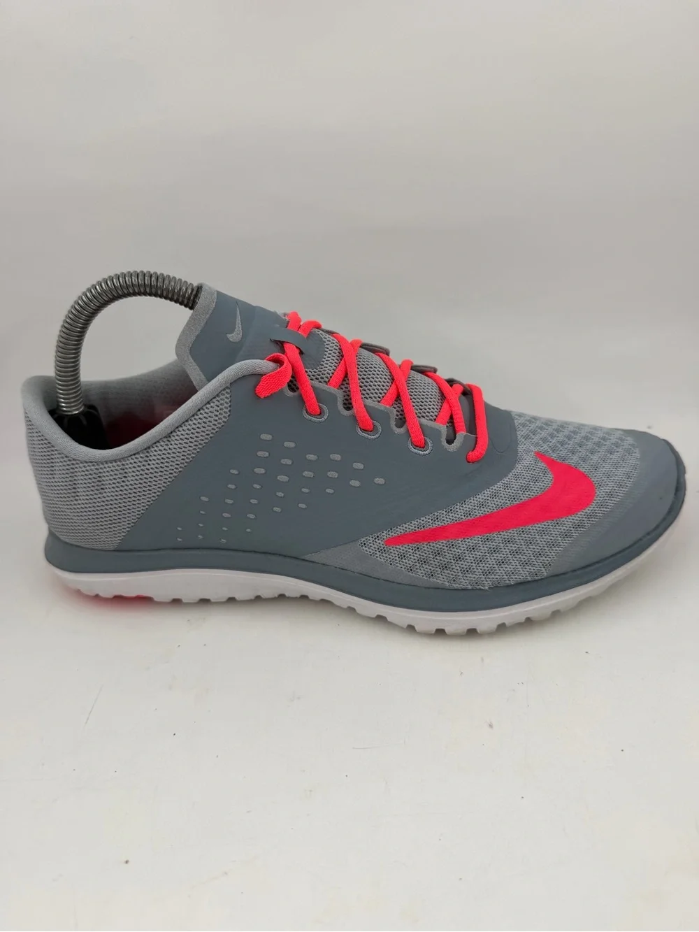 Nike Women’s FS Lite Run 2 -SZ 8.5- Grey 684667-003 Running Shoes - LIKE NEW